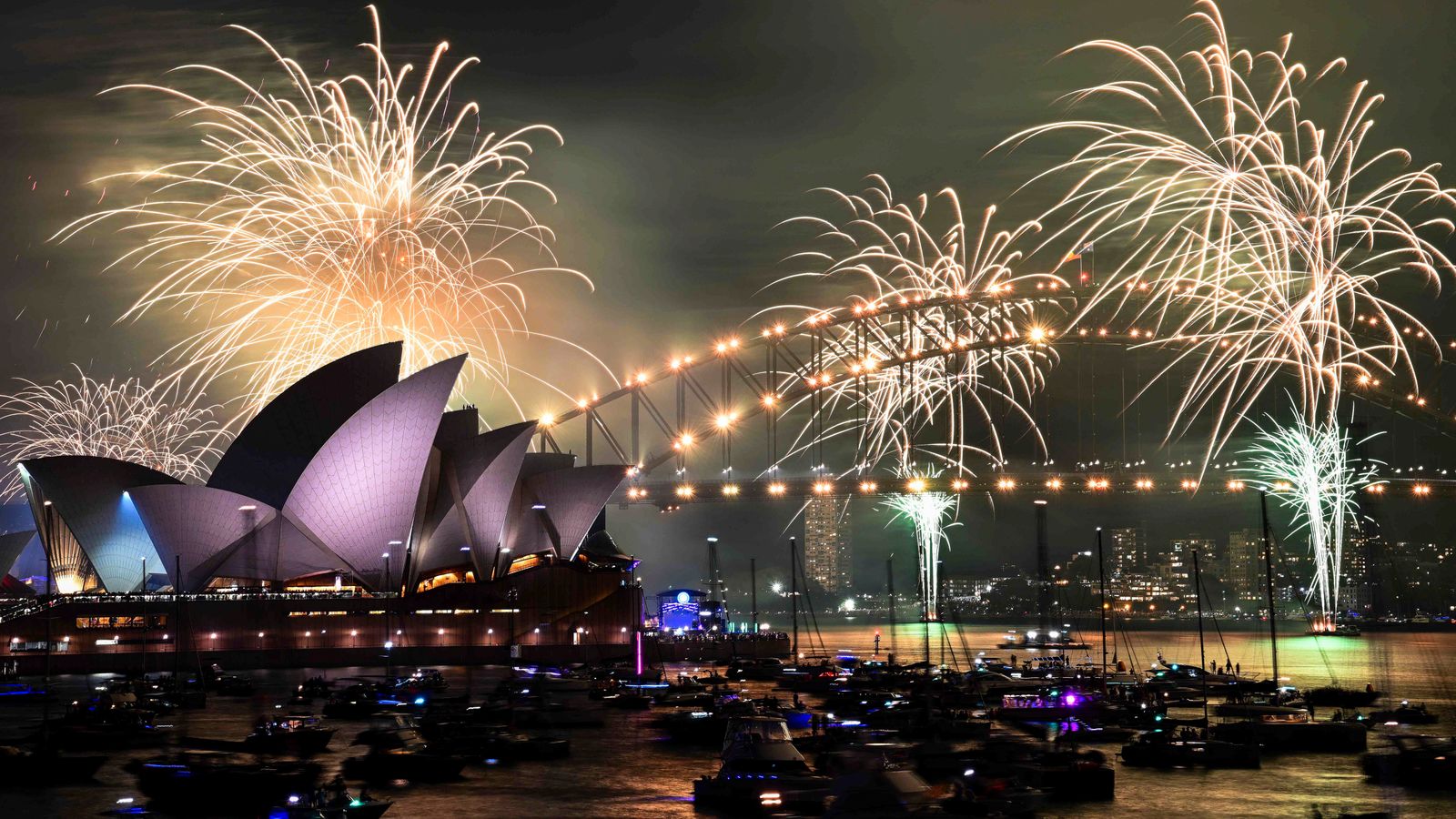 New Year's Eve latest Sydney marks arrival of 2025 with fireworks as