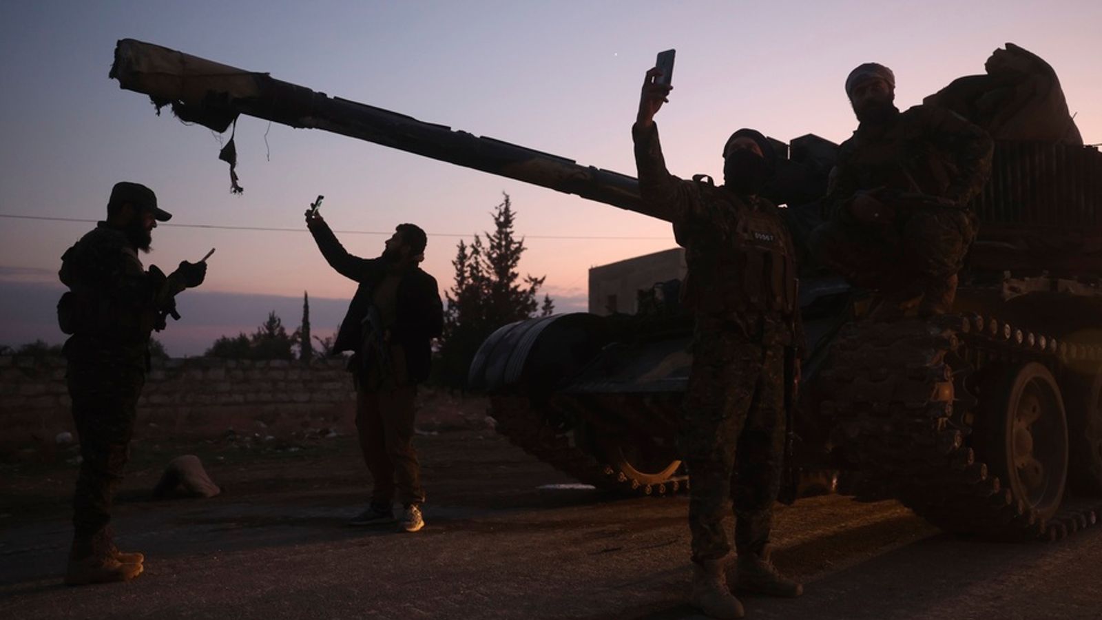 Who are the Syrian rebels who have attacked Aleppo and want to head to Damascus?