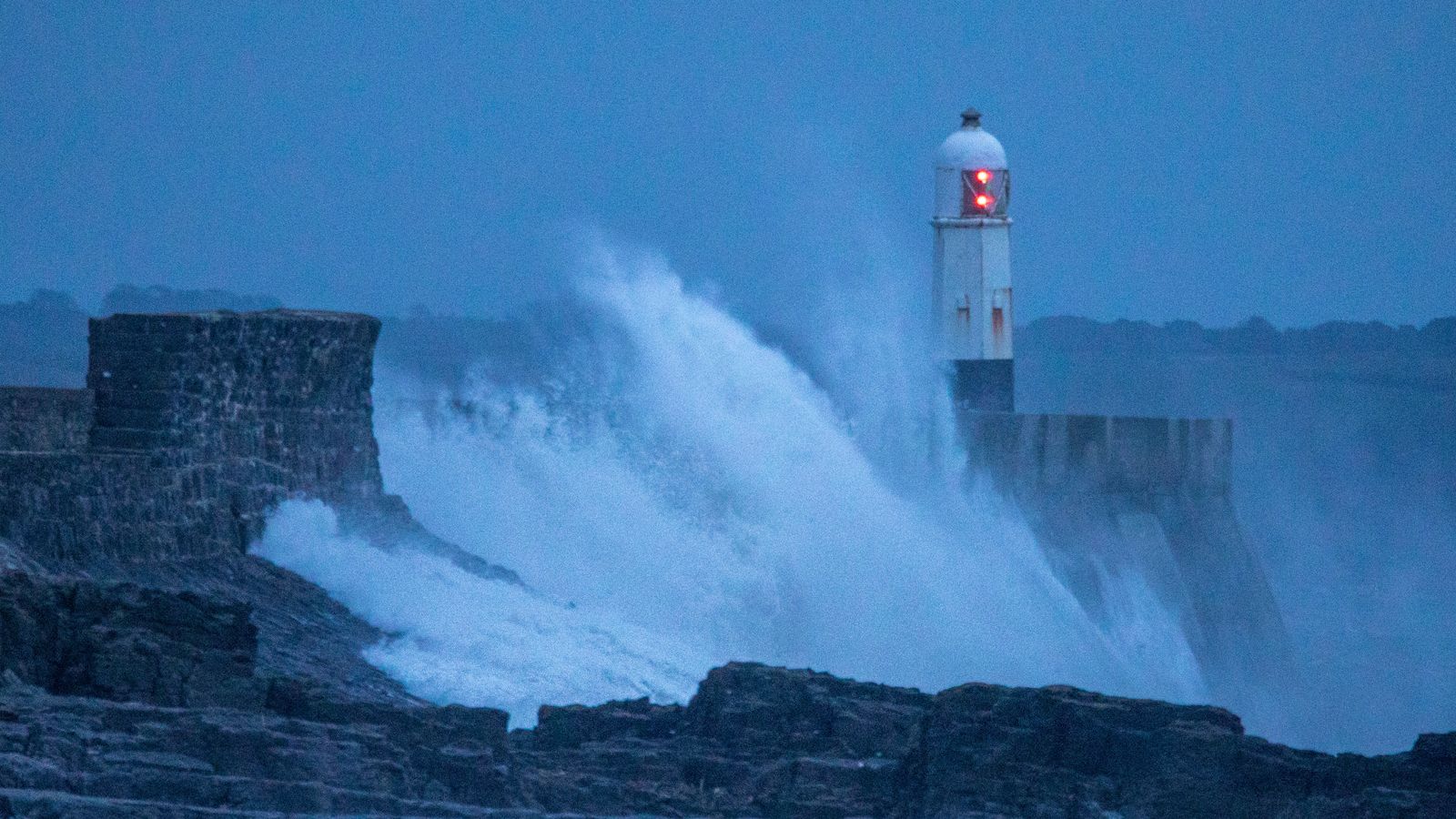 UK weather latest: Flood warnings in place as parts of UK set to be battered by wind and rain on New Year’s Day