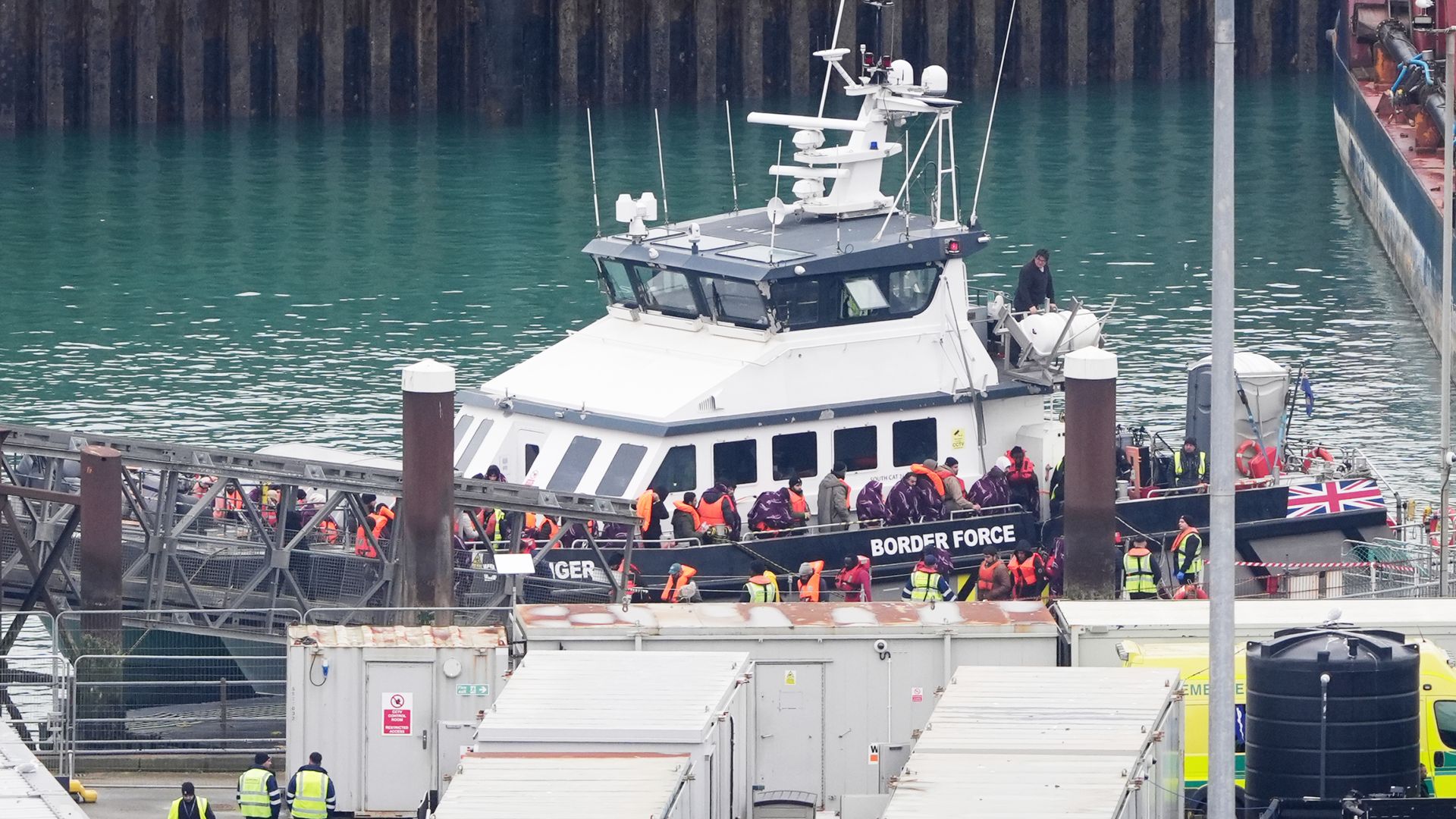 Christmas Day migrants - more than 450 people crossed Channel