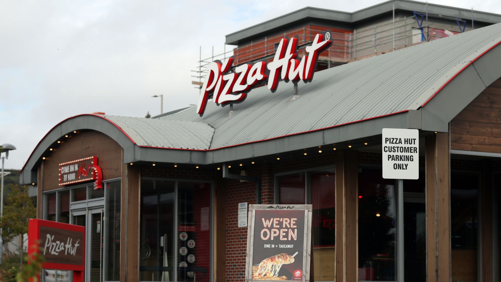 Pizza Hut’s Uk Restaurants Plot New Direction In Rescue Deal 