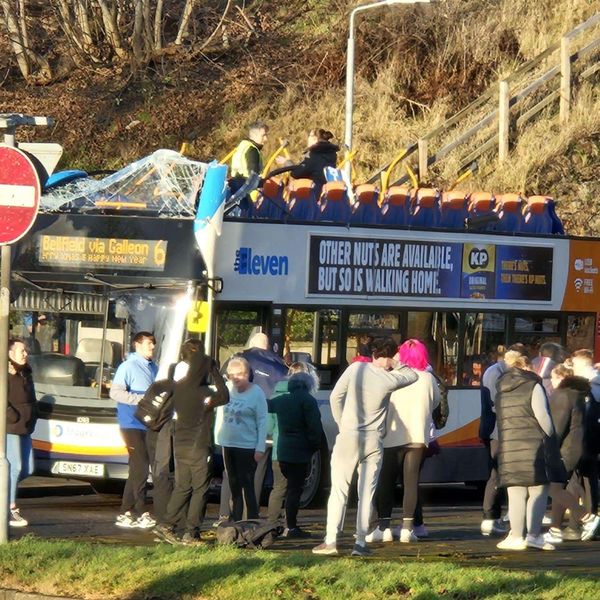 An tubaist-bus dà-làr ann an Cille Mheàrnaig. Dealbh: Aiden Lynch