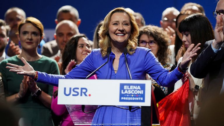 Leader of center-right opposition Save Romania Union (USR) Elena Lasconi gives a speech, as she entered the presidential election run-off, in Bucharest, Romania, November 25, 2024. REUTERS/Andreea Campeanu