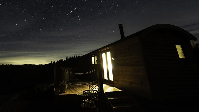 Welsh astrophotographer Dafydd Wyn Morgan captures 2023 Geminid meteor shower 