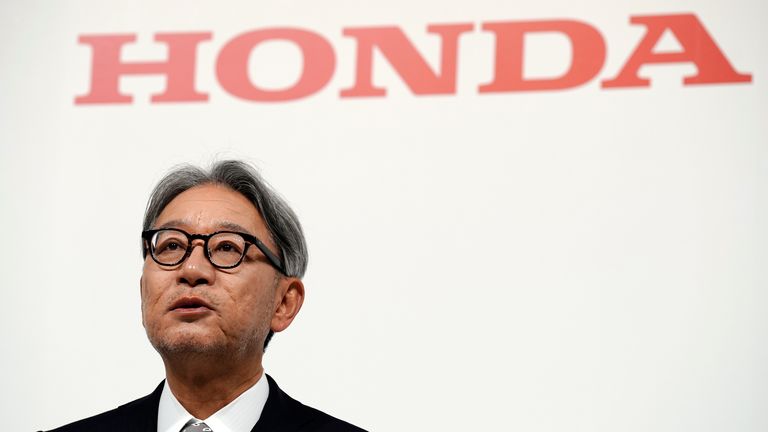 Japanese car giants, Honda and Nissan, have announced plans to merge.