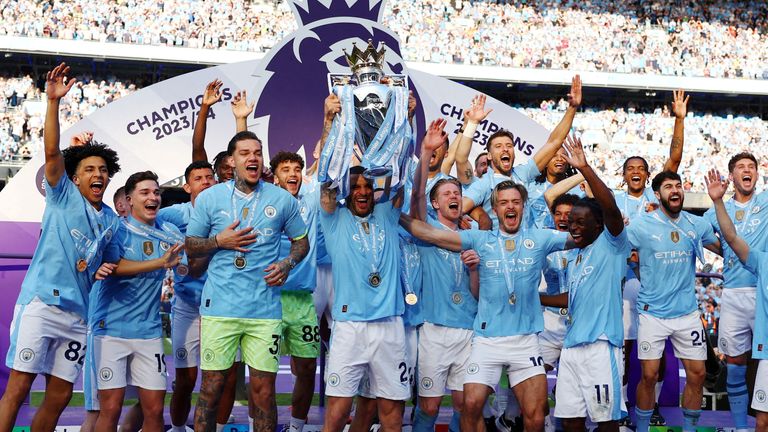  Soccer Football - Premier League - Manchester City v West Ham United - Etihad Stadium, Manchester, Britain - May 19, 2024 Manchester City's Kyle Walker and teammates celebrate with the trophy after winning the Premier League REUTERS/Molly Darlington EDITORIAL USE ONLY. NO USE WITH UNAUTHORIZED AUDIO, VIDEO, DATA, FIXTURE LISTS, CLUB/LEAGUE LOGOS OR 'LIVE' SERVICES. ONLINE IN-MATCH USE LIMITED TO 120 IMAGES, NO VIDEO EMULATION. NO USE IN BETTING, GAMES OR SINGLE CLUB/LEAGUE/PLAYER PUB