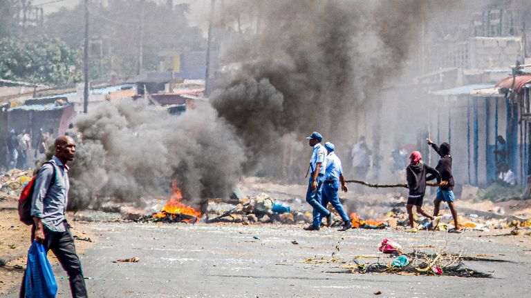 A barricade burns Tuesday, Nov. 5, 2024 in Mozambique's capital, Maputo, Tuesday, Nov. 5, 2024 in protests that have engulfed the country after the opposition rejected the results of the country's polls which saw the Frelimo party extend its 58-year rule. (AP Photo/Carlos Uqueio)