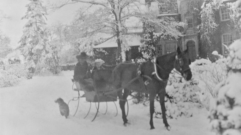 Horse-drawn sledge in Balerno c.1903. Pic: National Museums Scotland