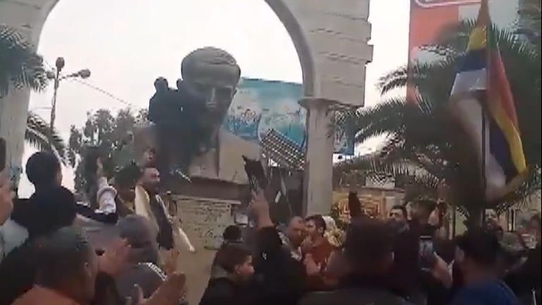 Protesters brought down a statue of the late father of Syria&#39;s president in a main square few miles from Damascus city centre.
