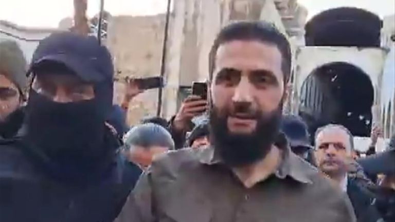 Syrian rebel leader cheered on as he enters mosque n Damascus