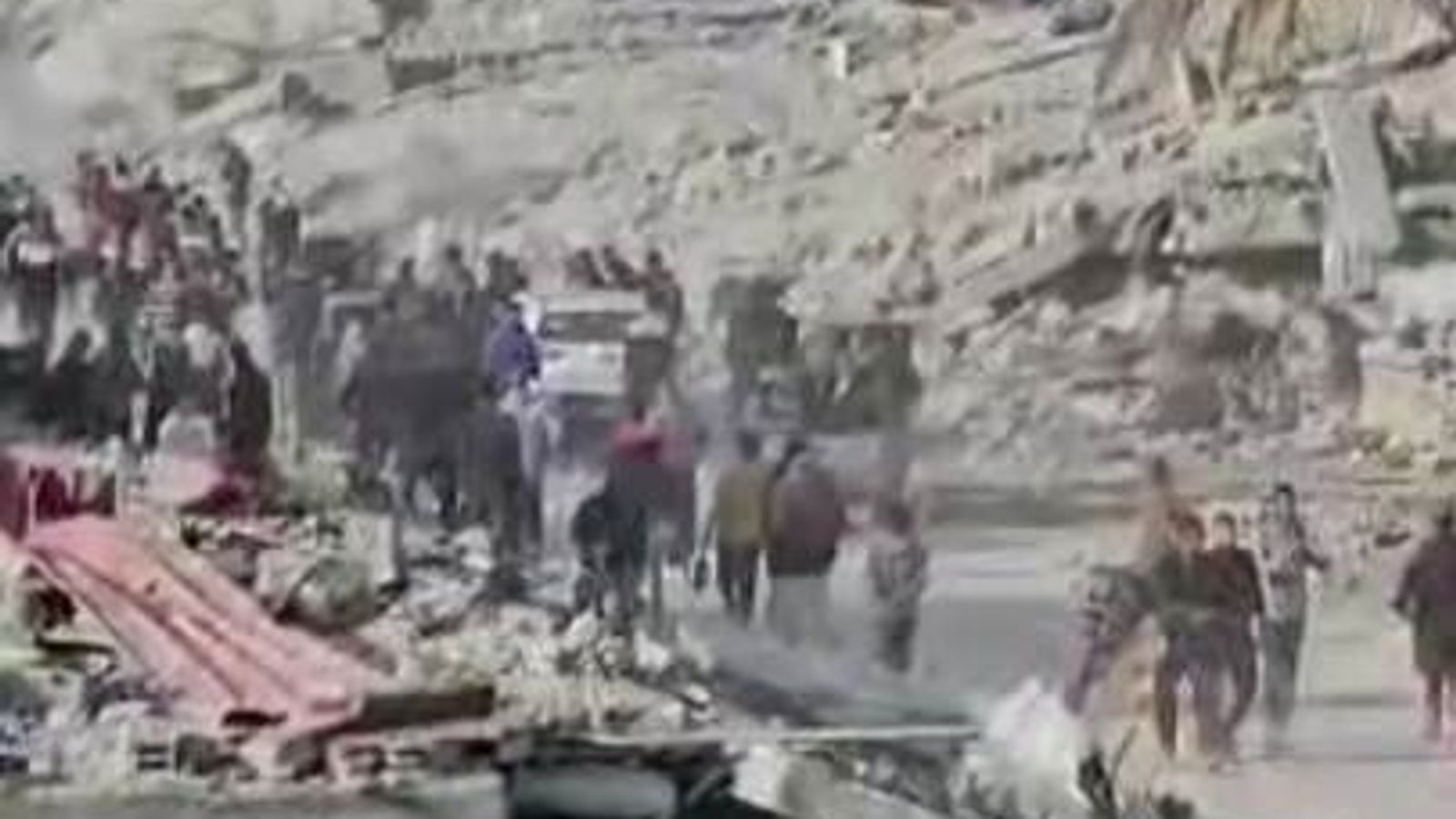 Gazans return to Rafah on foot after Israeli troops leave | World News ...