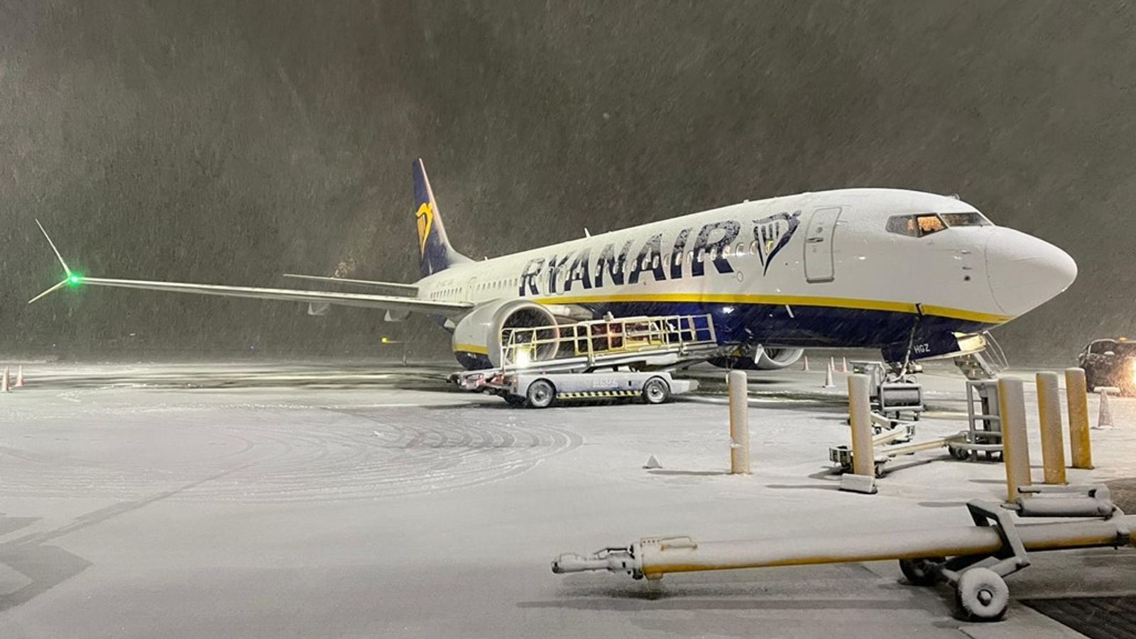 Heavy snow weather warnings cover much of UK as Liverpool, Manchester and Leeds airports forced to close runways