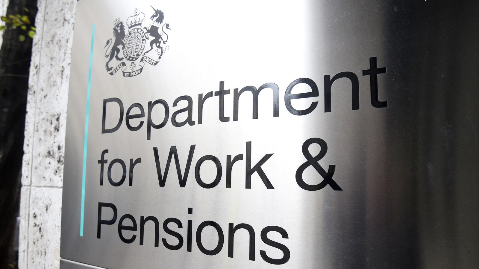 Government unveils benefit crackdown designed to save £5bn