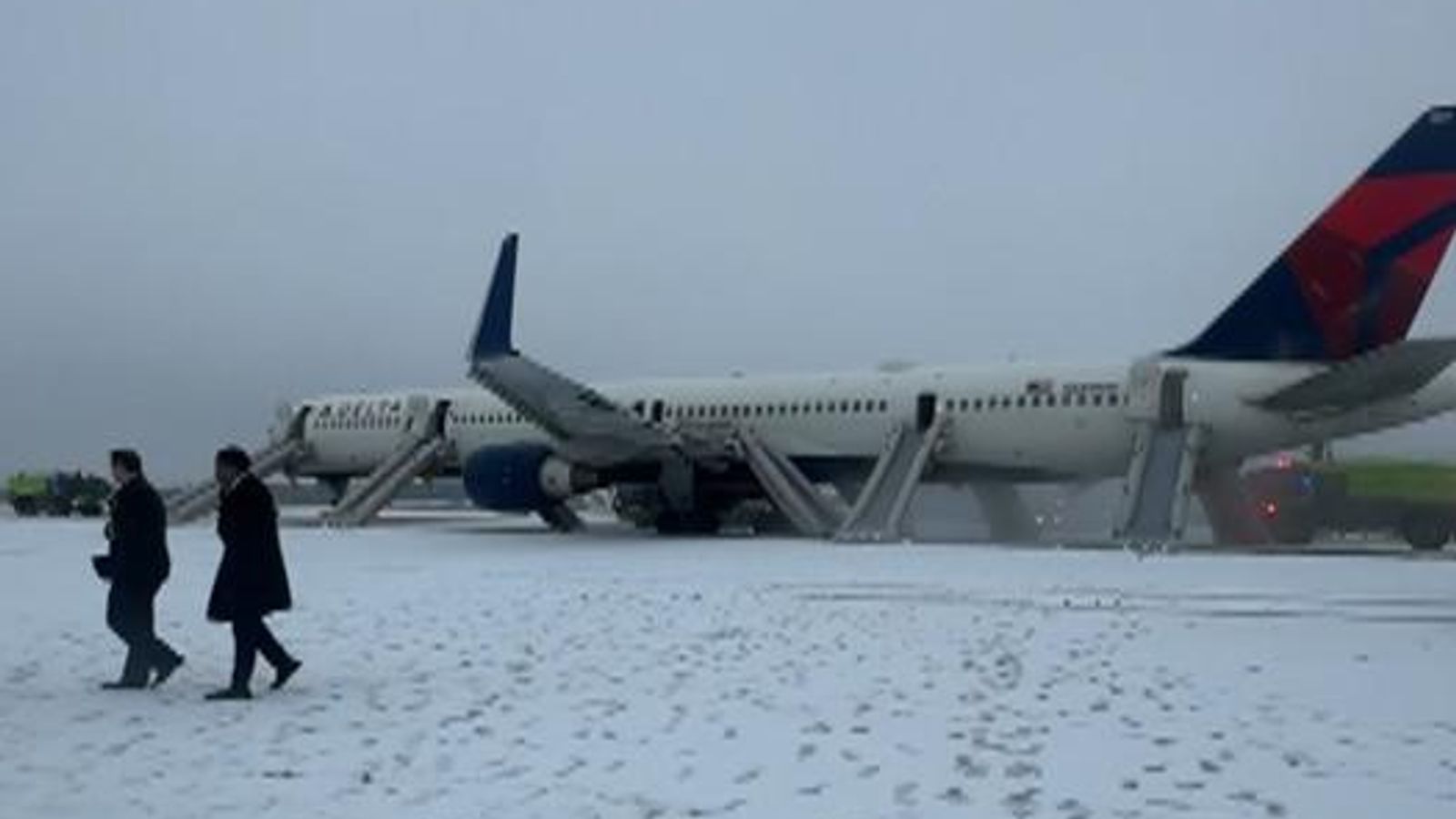 Passengers Evacuate Delta Airlines Flight On Emergency Slides After 