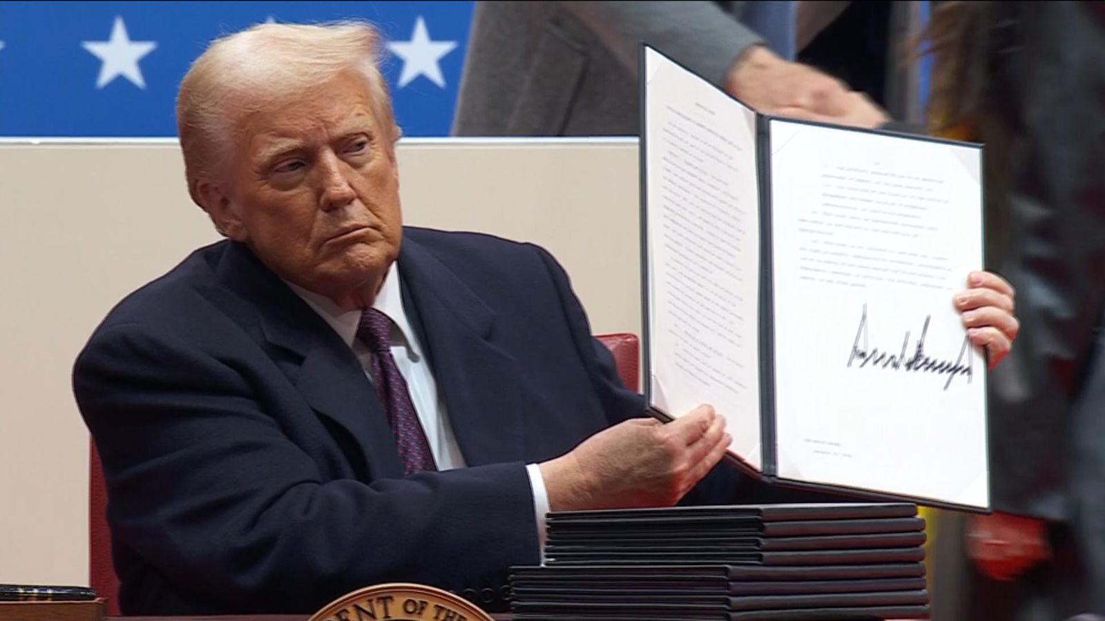 Trump inauguration latest Trump signs executive orders at packed