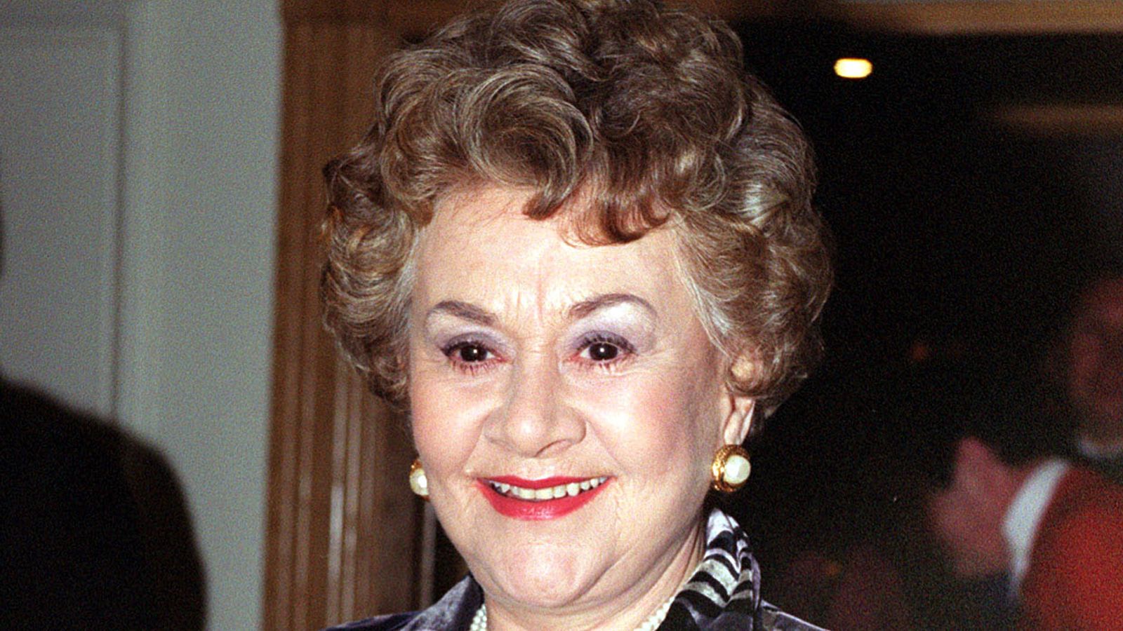 Award-winning actress Dame Joan Plowright has died, her family says ...