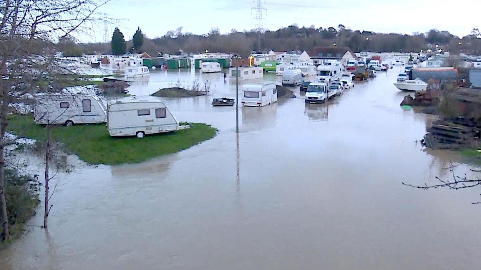 UK weather: Major incidents declared after severe flooding – snow and ice disrupting travel