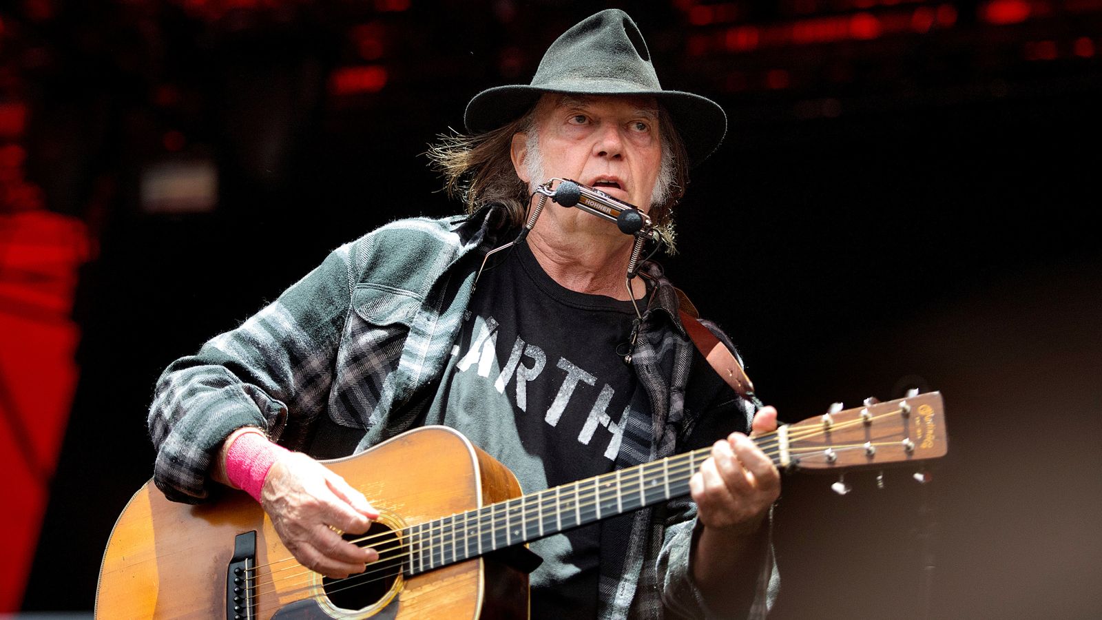 Neil Young pulls out of Glastonbury over BBC 'corporate control'