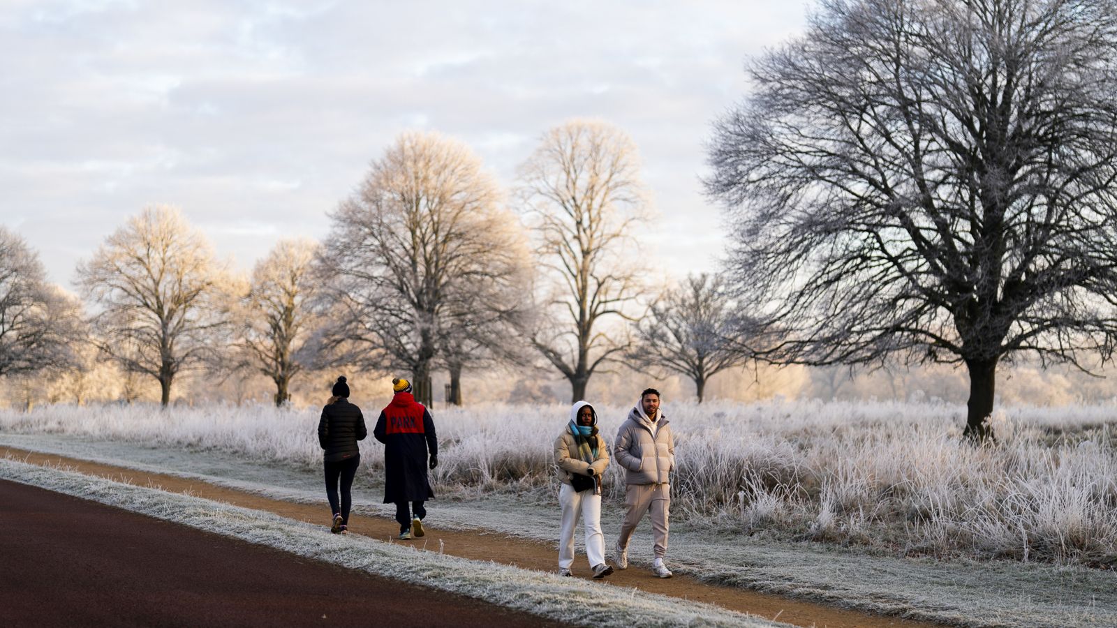 UK weather: End of cold snap will bring north-south divide in conditions and potential flooding