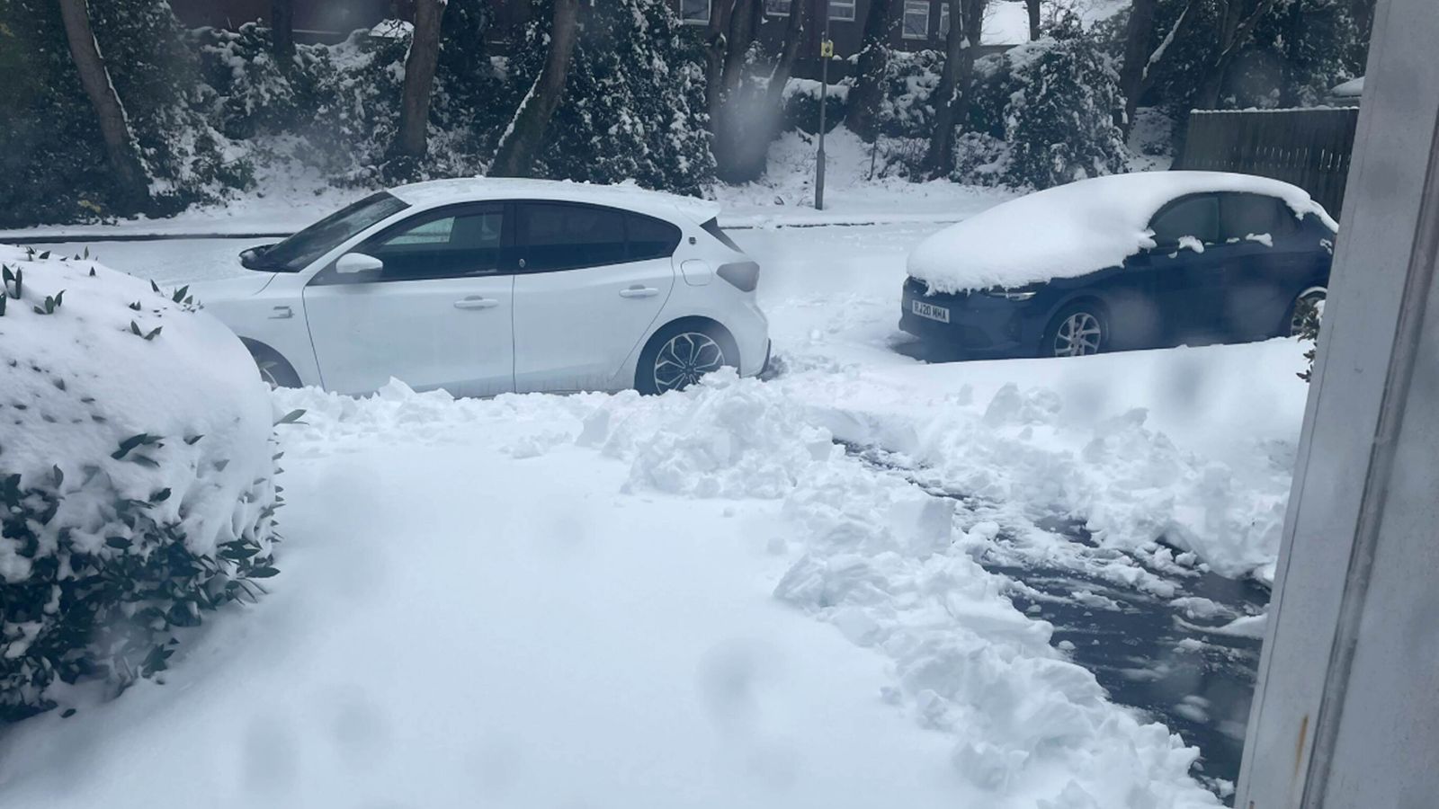 UK weather: Weather warnings across the country with temperatures as low as -16C expected