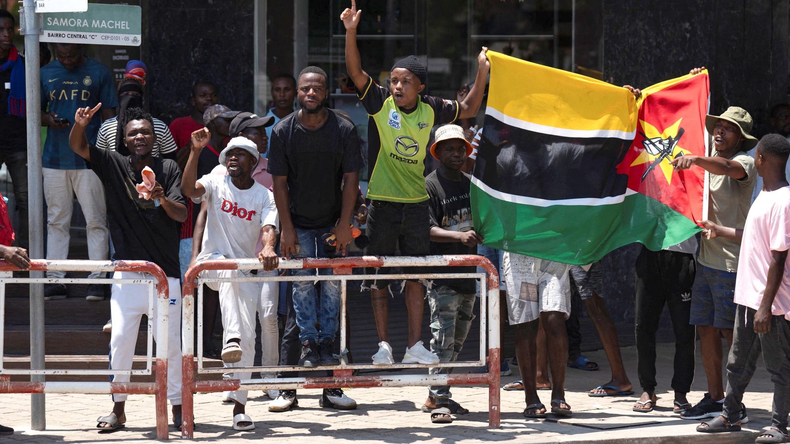 Daniel Chapo Sworn in as Mozambique President