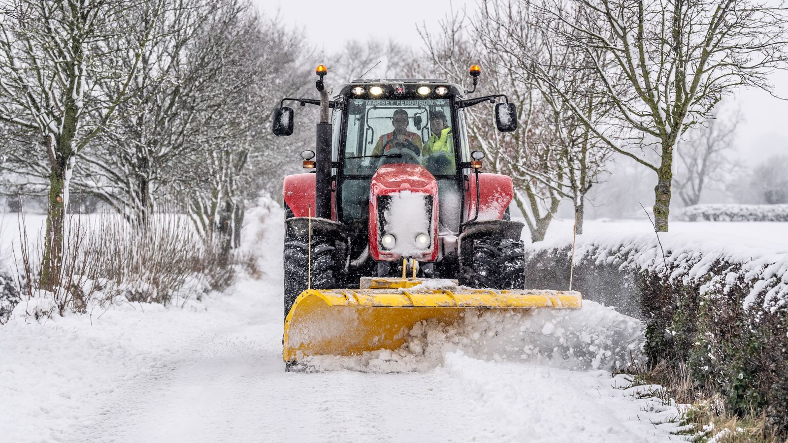 UK weather latest: Commuters face disruption on first day back to work ...