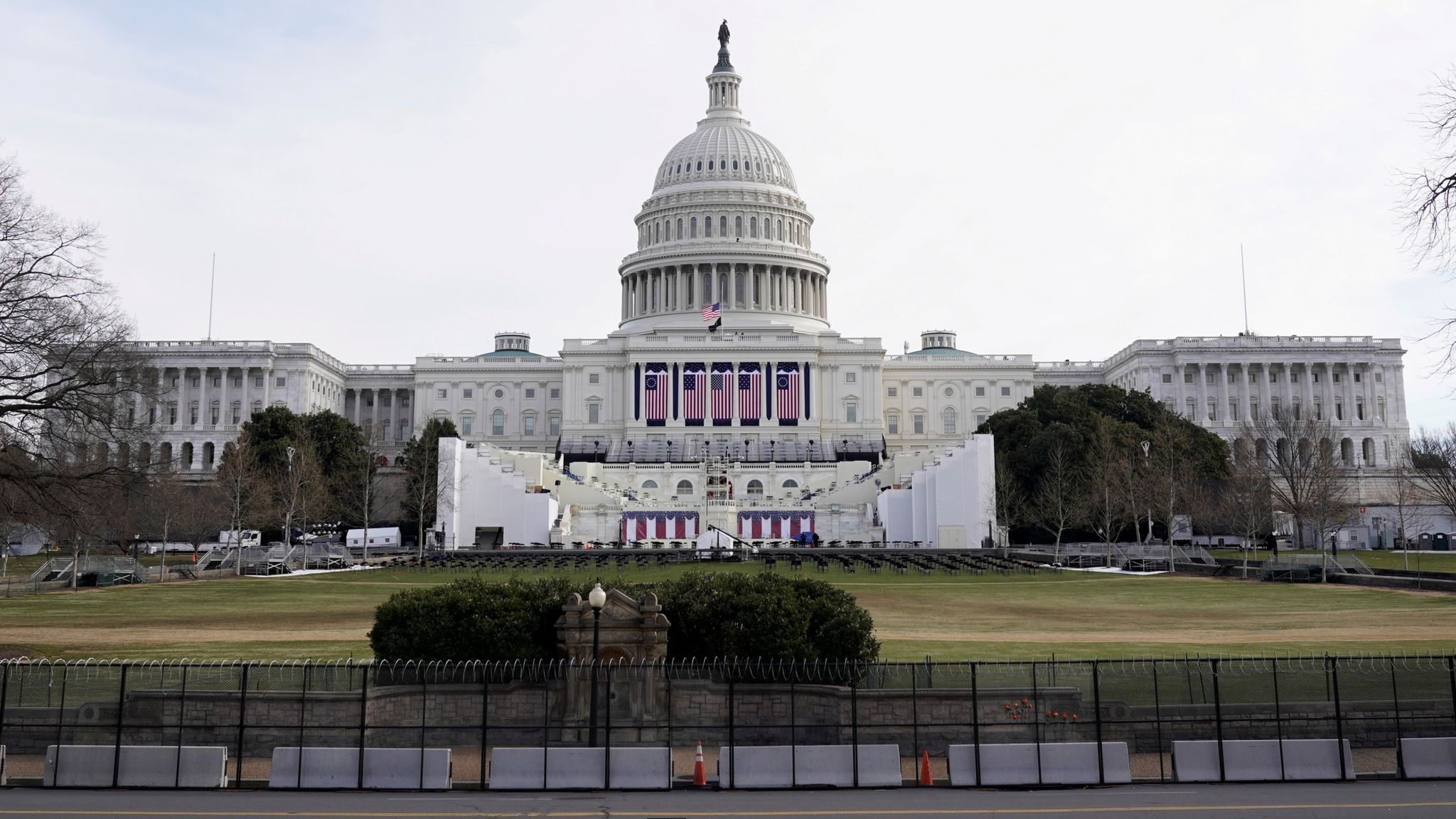 Innauguration Razor Wire Drones, snipers and razor wire - tight security around Donald Trump ...