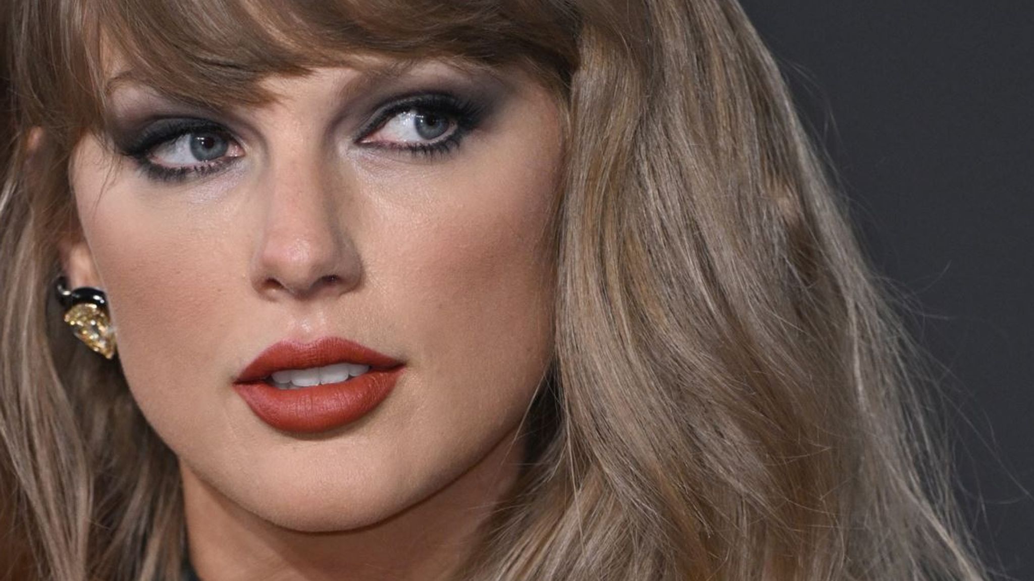 'Music is back' as Taylor Swift helps drive record UK sales | Ents