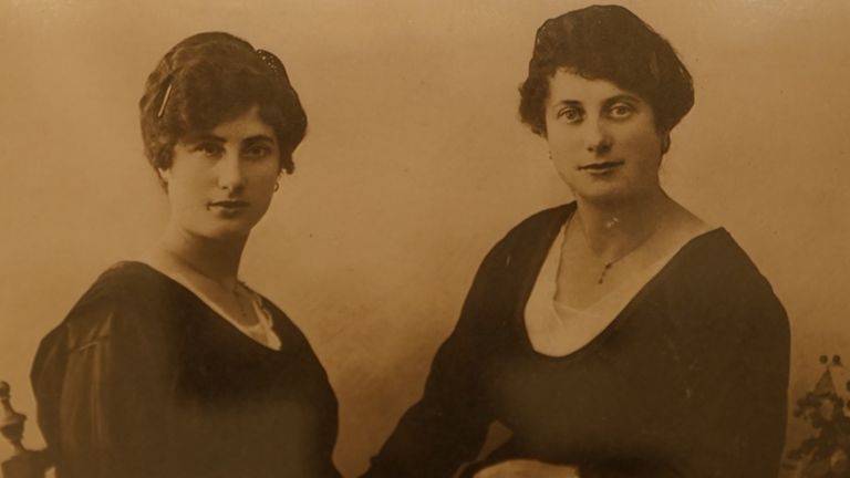 Albrecht's mother Flora and her sister Carolina