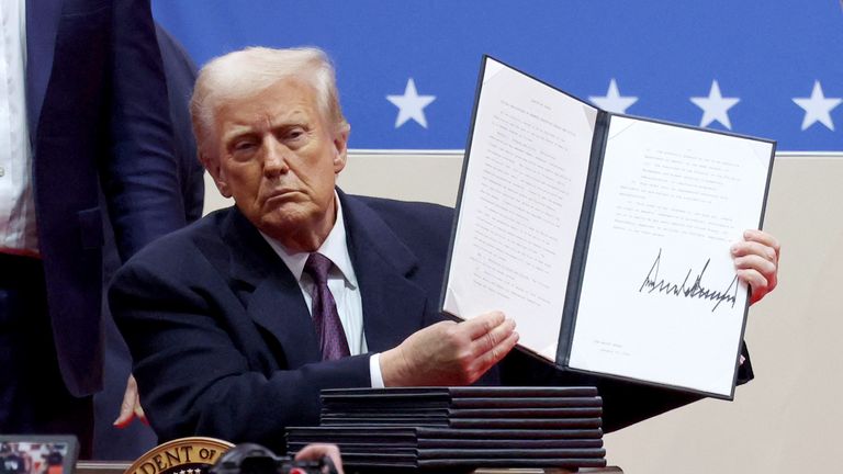 Donald Trump signs an executive order. Photo: Reuters