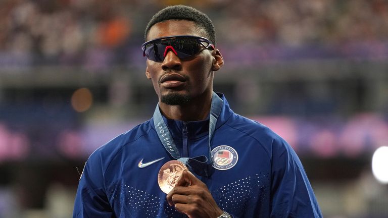 Bronze medalist Fred Kerley of United States poses on the podium during the Men's 100m medal ceremony of the Athletics at Stade de France during the Paris 2024 Olympics Games on August 5, 2024 in Paris, France. AFP7 05/08/2024 (Europa Press via AP)