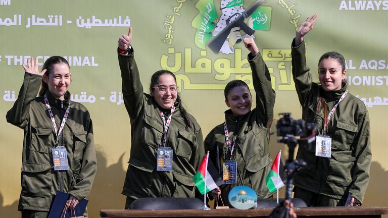 Four female Israeli soldiers, who had been held in Gaza since the deadly October 7, 2023 attack, are released by Hamas militants as part of a ceasefire and a hostages-prisoners swap deal between Hamas and Israel, in Gaza City, January 25, 2025. REUTERS/Dawoud Abu Alkas TPX IMAGES OF THE DAY