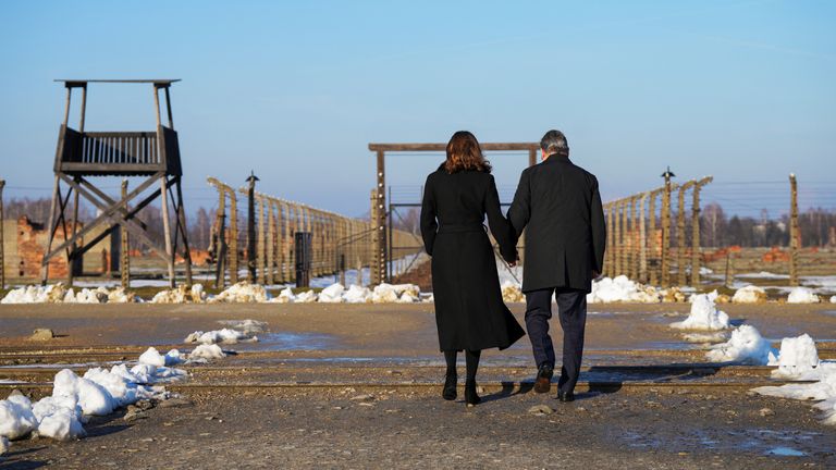 British Prime Minister Keir Starmer and his wife Victoria Starmer visit the Memorial And Museum Auschwitz-Birkenau, a former German Nazi concentration and extermination camp, in Oswiecim, Poland January 17, 2025. REUTERS/Aleksandra Szmigiel