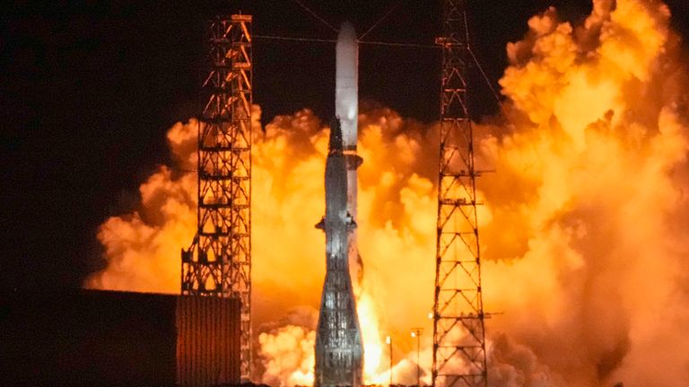 Jeff Bezos's Blue Origin successfully launches New Glenn into orbit on ...