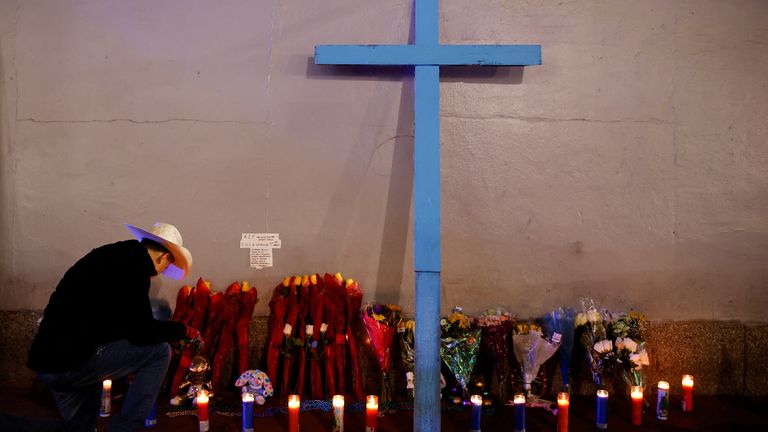 A man helps prepare a makeshift memorial, following an incident in which people were killed by a man driving a truck in an attack during New Year's celebrations, in New Orleans, Louisiana, U.S., January 2, 2025. REUTERS/Eduardo Munoz