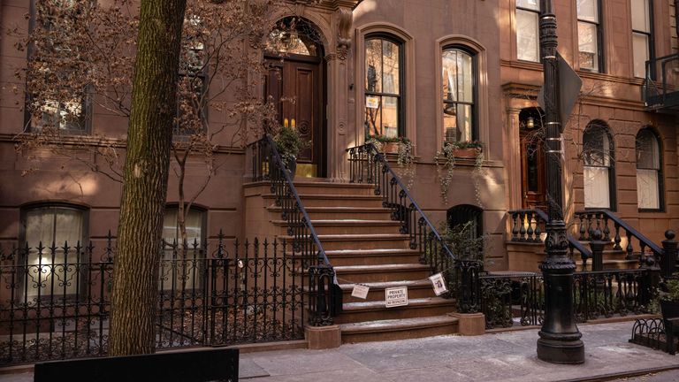 A view of the brownstone where Carrie Bradshaw lived in ...Sex and the City..., in New York, Wednesday, Jan. 15, 2025. The city...s Landmarks Preservation Commission approved an application for a metal gate for the front staircase of the Manhattan brownstone to keep away tourists who endlessly trespass and pose for pictures. (AP Photo/Yuki Iwamura)