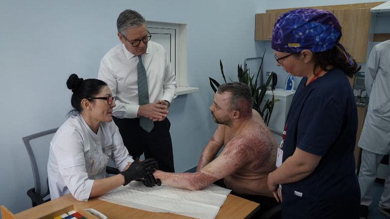 Sir Keir Starmer meets with a Ukrainian man who suffered burns 