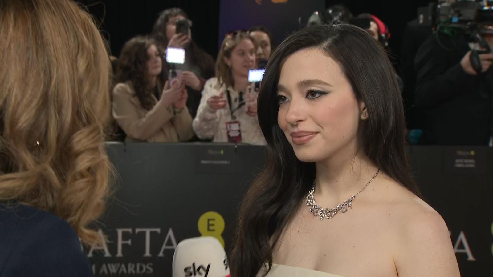 Mikey Madison, Ralph Fiennes and others speak from the BAFTAs red ...