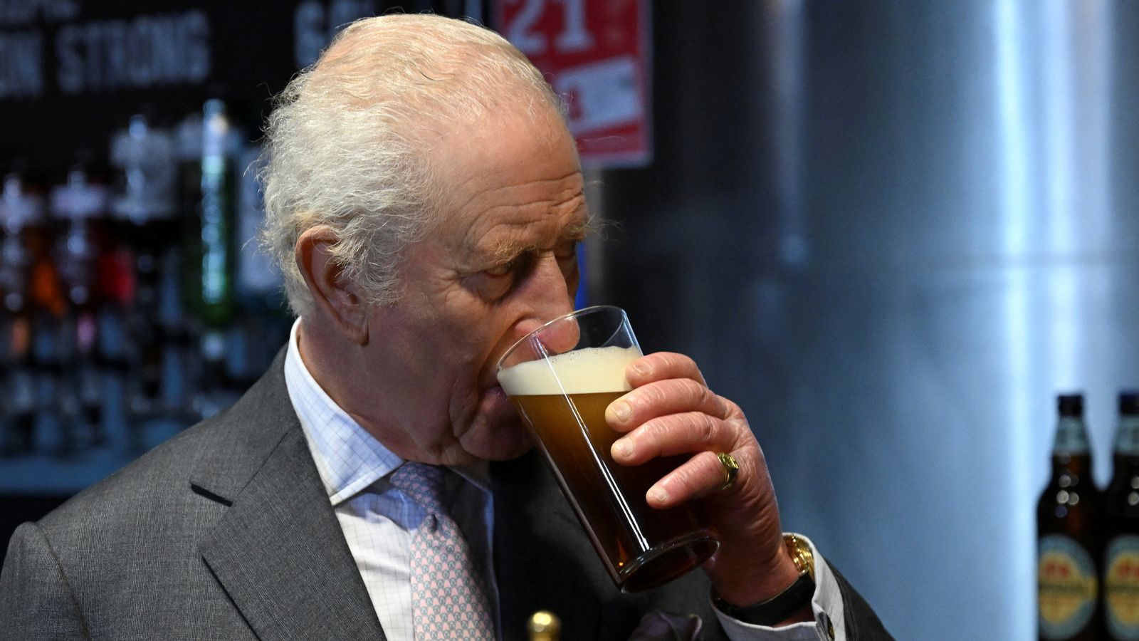 King Enjoys Local Brew During Staffordshire Brewery Tasting Session