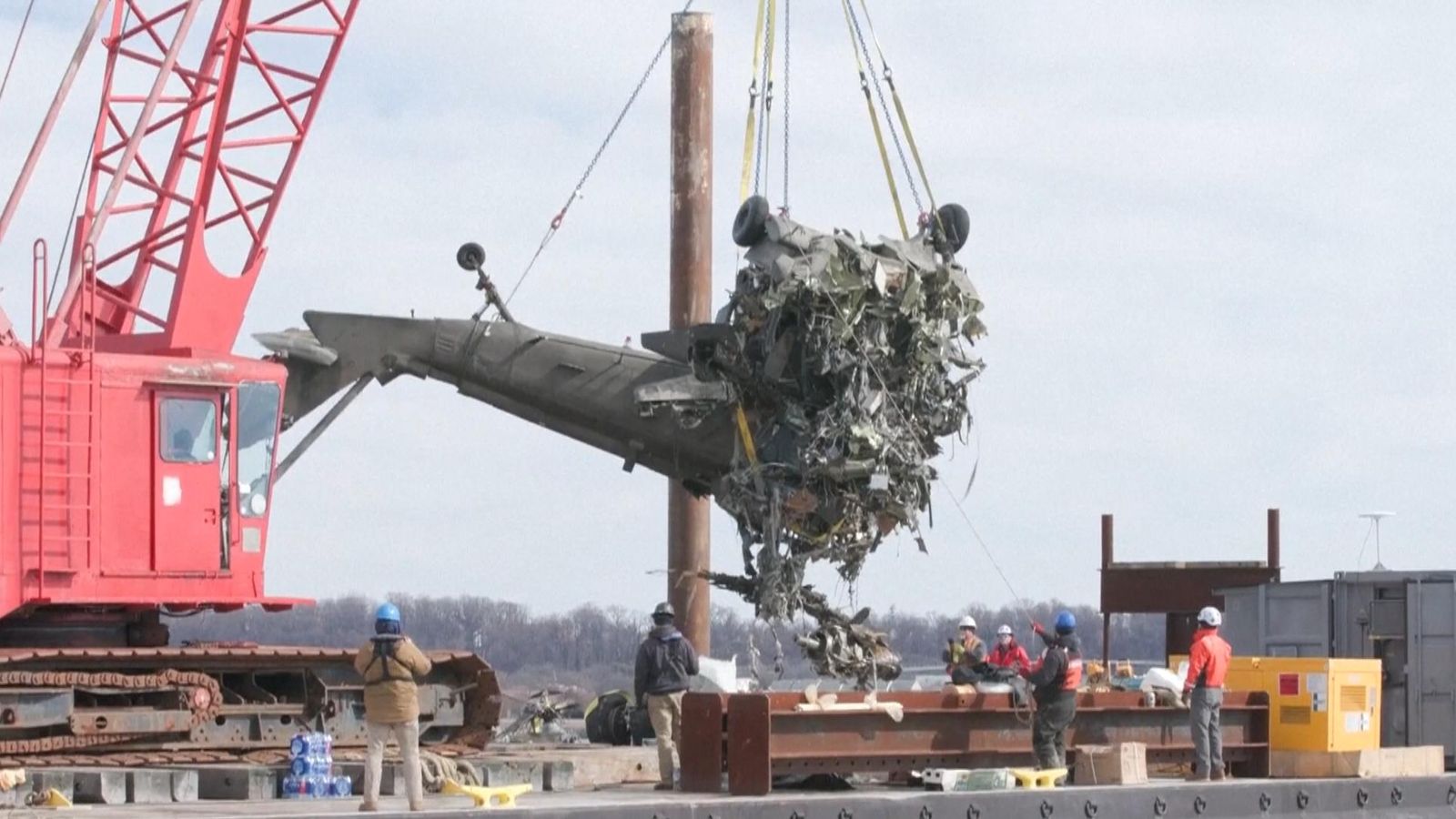 All major pieces of plane and helicopter in mid-air collision in Washington DC have been recovered, say crash investigators