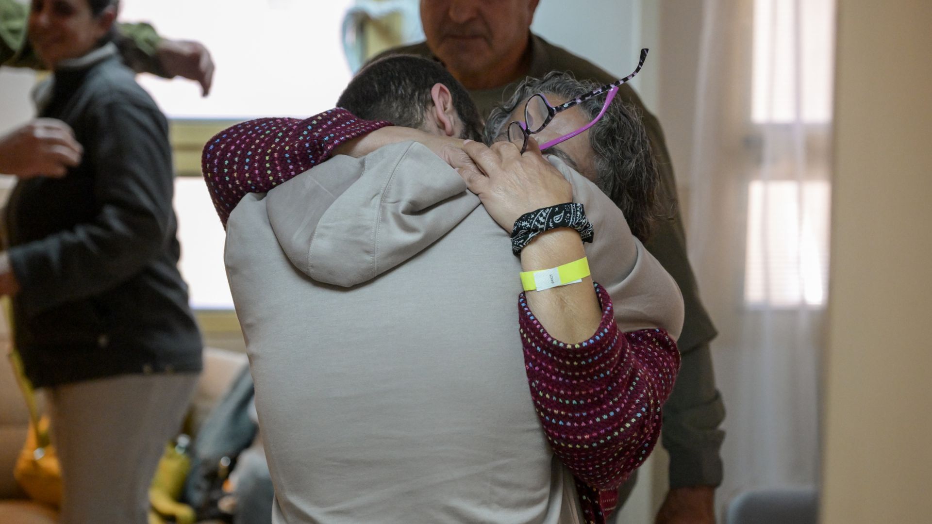 Emotional reunions as Israeli hostages and Palestinian prisoners back with families