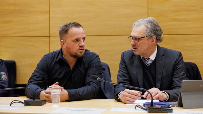 31 January 2025, North Rhine-Westphalia, Bielefeld: The victim's brother, Berat Nimani (l), and Georg Schulze (r), the defense lawyer for the joint plaintiff, sit in a courtroom at the start of the trial for the violent death of a former professional boxer. A 34-year-old man from Bielefeld is charged with murder. He is alleged to have fired 16 shots at Besar Nimani on March 9, 2024, together with an accomplice who is still being sought. The victim bled to death at the scene of the crime in front