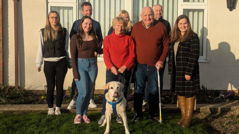 Daisy Labrador Potter ailesiyle tekrar bir araya geldi. PIC: RSPCA / PA