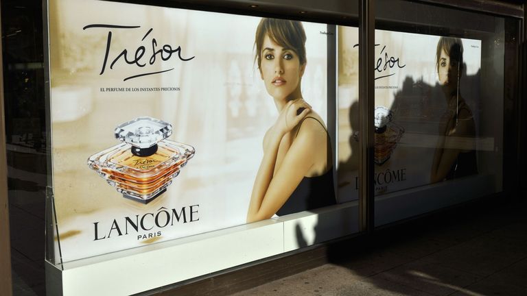 Set
1277645

Image
1277645bf

Photographer
Ray Tang/Shutterstock

Spain - 2011
Lancome Tresor perfume advertising featuring Spanish actress Penelope Cruz, Madrid, Spain

Jan 2011