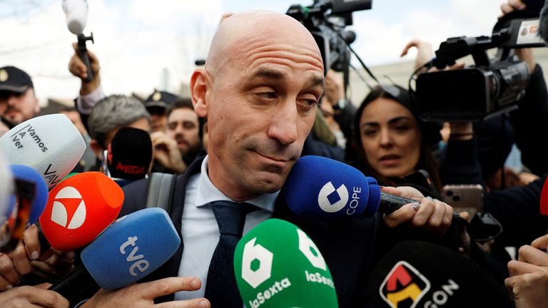 Soccer Football - Former Spanish soccer chief Rubiales faces examination during trial for kissing footballer Jenni Hermoso - National Court, Madrid, Spain - February 11, 2025 Luis Rubiales interacts with reporters as he leaves the court REUTERS/Juan Medina TPX IMAGES OF THE DAY