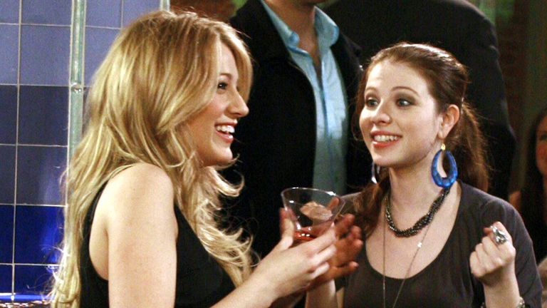 (L-R) Blake Lively and Michelle Trachtenberg in Gossip Girl. Pic: Rex/CW Network/Everett/Shutterstock