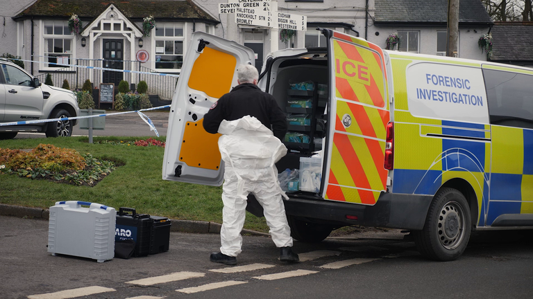 SN stills from footage from scene of fatal shooting at The Three Horseshoes pub in Knockholt, Kent
FTV CLIP THREE HORSESHOES INCIDENT FORENSICS AND VOX MALONE SEVENOAKS 150225
 eiqrriukiqkzprw