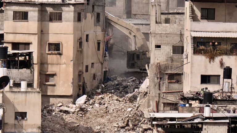 Edifícios e casas destruídas 