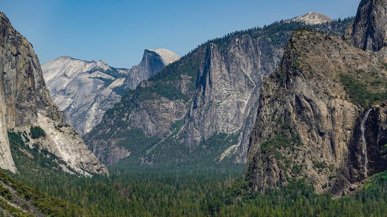 28 July 2024, USA, El Portal: El Capitan is a striking rock formation in Yosemite National Park in the US state of California. Photo by: Damian Gollnisch/picture-alliance/dpa/AP Images