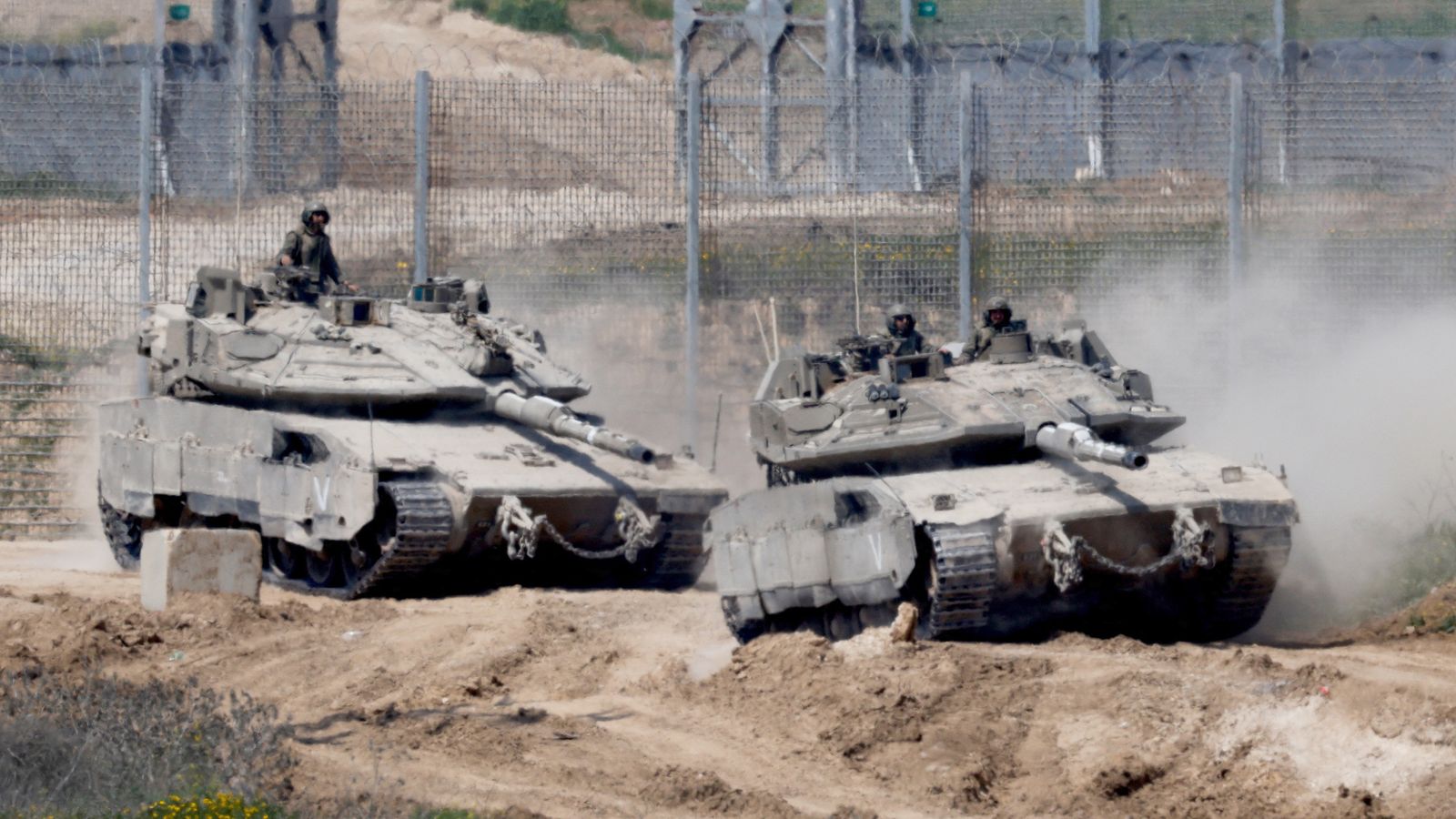 Gaza strikes latest: Israel continuing strikes on Gaza as tanks at ...